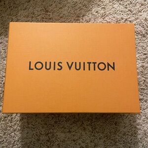 Louis Vuitton Shoe box with two dust bags